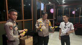 Polres Garut gerebek toko penjual miras di pantai Sayang Heulang