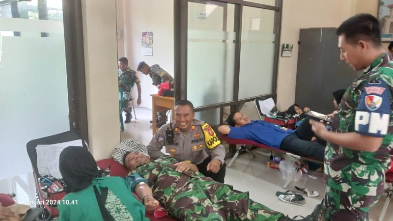 Peduli kemanusiaan, ratusan anggota Polsek Cikelet sumbangkan darahnya  