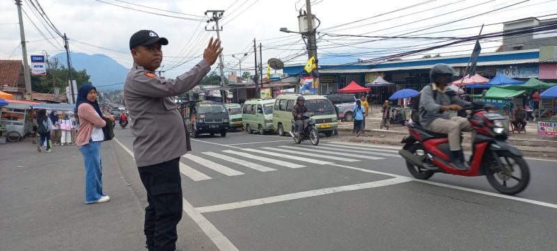 Gatur sore Polsek Leles Polres Garut
