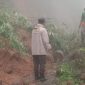 Akses jalan kabupaten lama tertutupi longsor