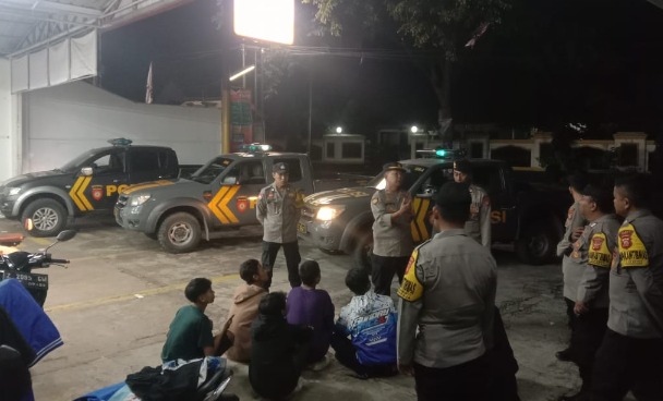 Patroli Gabungan Polsek Wanaraja Polres Garut amankan anggota geng motor XTC 