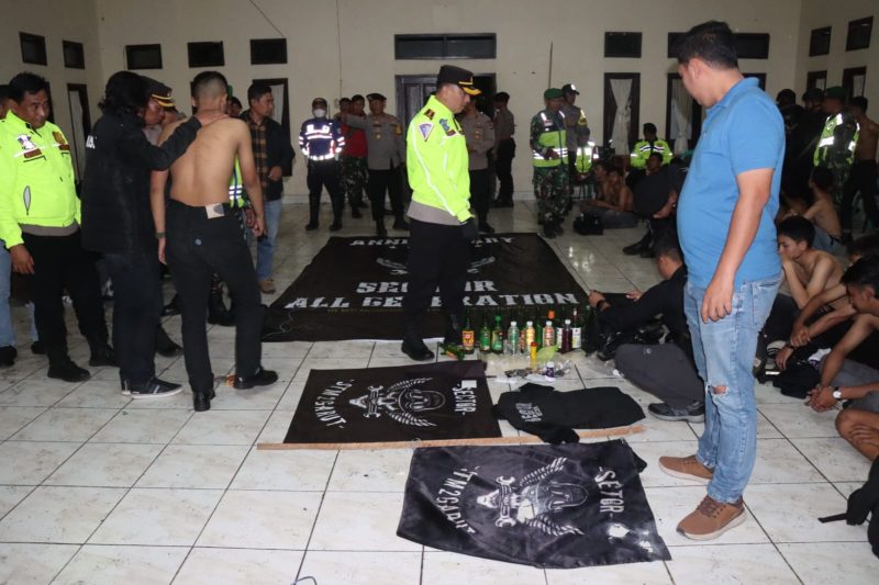Kapolres Garut AKBP Rohman Yonky Dilatha, S.I.K., M.Si pimpin KRYD gabungan, puluhan remaja berhasil diamankan