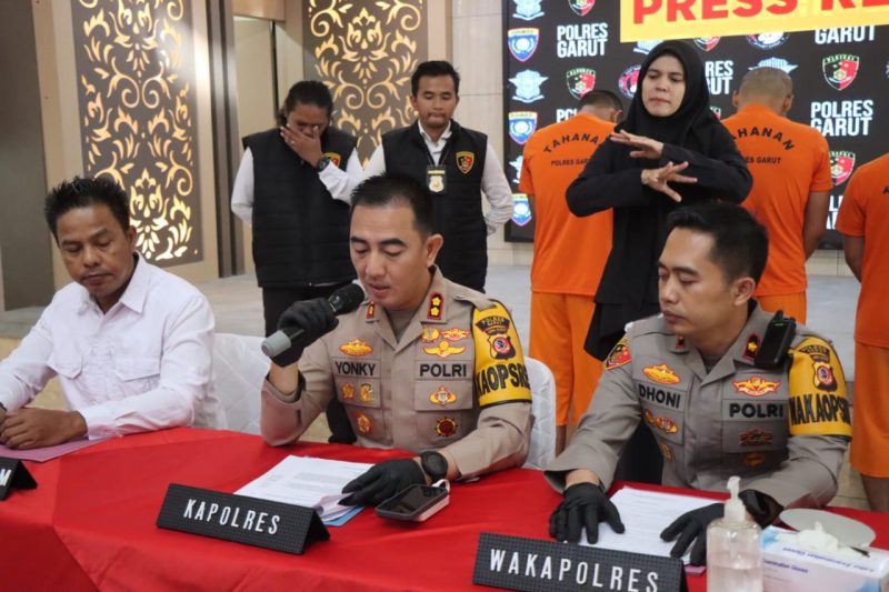 Polres Garut buru 2 pelaku lagi dari 4 orang yang melakukan pencurian di Alfamart Cilawu