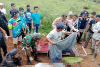 Warga Karangpawitan tertemper kereta api