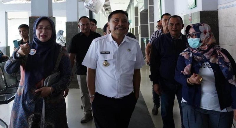 PJ Bupati Garut H Barnas Adjidin meminjau langsung pelayanan di RSU dr Slamet Garut