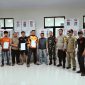 Panwascam Sucinaraja dan PPK Sucinaraja menerima logistik pemilu 2024 