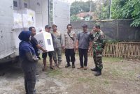 Polsek Cikelet lakukan pengamanan pendistribusian logistik pemilu 2024