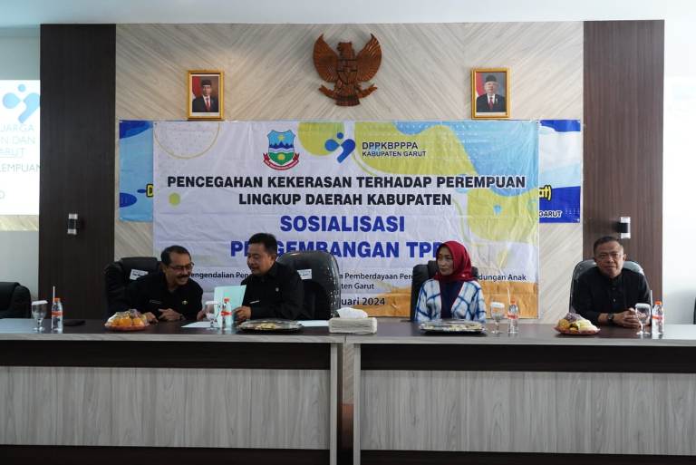 PJ Bupati Garut H Barnas Adjidin membuka sosialisasi TPPO