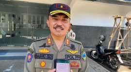 Kasatpol PP Garut Basuki Eko saat gelar apel penertiban APK Kampanye