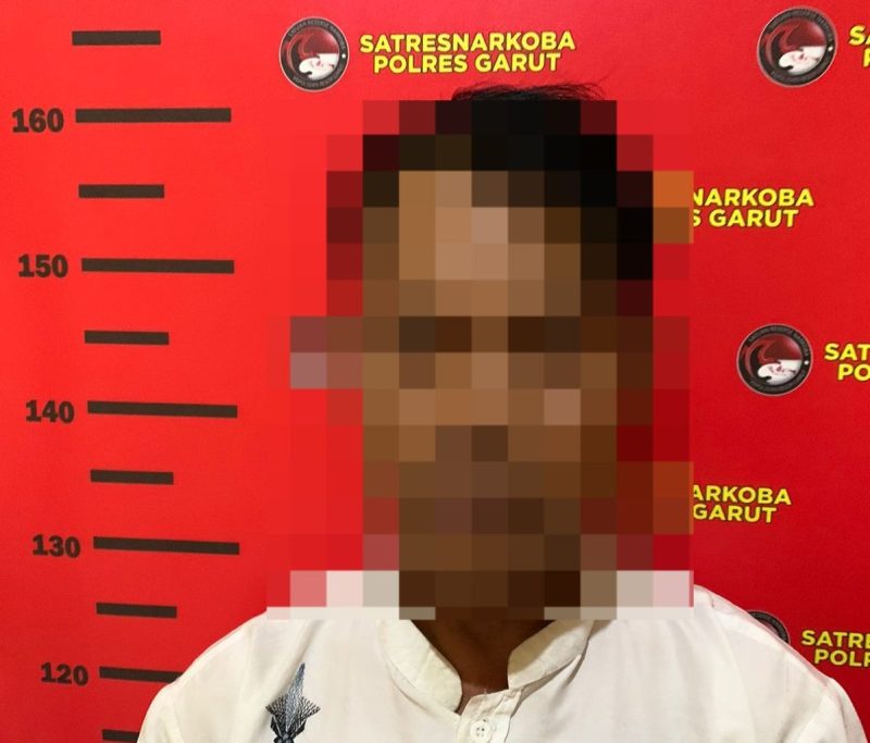 Salah satu tersangka penanaman pohon ganja 