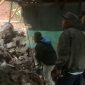 Polsek Limbangan cek kondisi rumah yang longsor