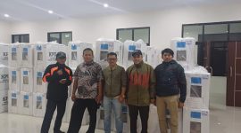 Panwascam Sucinaraja dan PPK sedang melaksanakan piket pengamanan gudang logistik pemilu