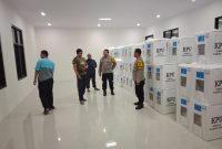 Polsek Wanaraja giat patroli malam pengecekan logistik pemilu 2024 di aula kecamatan Sucinaraja