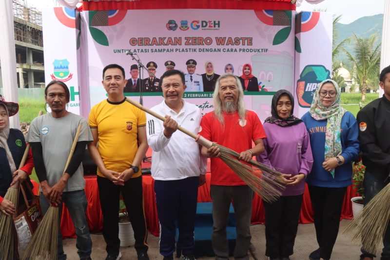Kapolres Garut Yonky ikuti Gerakan Zero Waste 