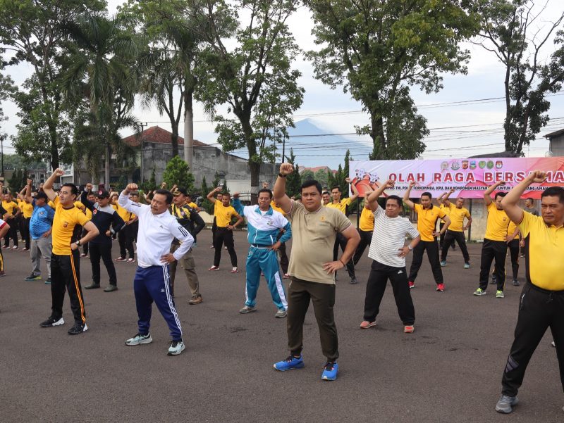 Kodim 0611 Garut bersama Polres Garut adakan olahraga bersama jelang pemilu 2024 sebagi bentuk netralitas TNI Polri