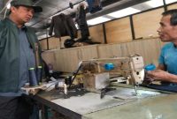 Jajaran Kemenkop UKM RI melihat langsung produksi kulit Sukaregang