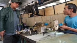 Jajaran Kemenkop UKM RI melihat langsung produksi kulit Sukaregang
