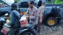 Polres Garut salurkan bantuan sembako untuk warga aAmpung Sawah