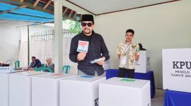 H Alan Partimbang Caleg DPRD Garut untuk Dapil 3 mencoblos di TPS 15 Desa Suci Kecamatan Karangpawitan