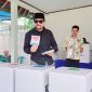 H Alan Partimbang Caleg DPRD Garut untuk Dapil 3 mencoblos di TPS 15 Desa Suci Kecamatan Karangpawitan