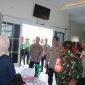 Kapolres Garut AKBP Rohman Yonky Dilatha saat monitoring surat suara di tingkat PPK