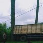 Truk terperosok di tanjakan Sentral Pananjung