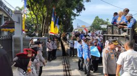 Polres Garut saat pengawalan guru honrer