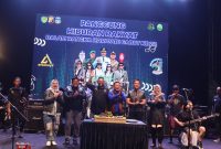 Komandan Kodim 0611/Grt Letkol Czi Dhanisworo, S.Sos tampil manggung Bersama Grup Band Jamrud