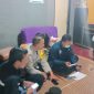 Polsek Cibatu saat di rumah almarhum
