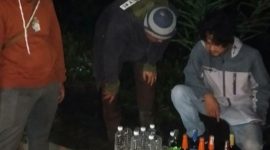 Foto : Sat Narkoba Polres Garut amankan puluhan botol miras
