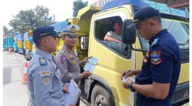 Foto : Sat Lantas Polres Garut saat uji alat ukur timbang portable