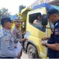 Foto : Sat Lantas Polres Garut saat uji alat ukur timbang portable