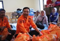 PJ Bupati Garut Barnas Adjidin saat di lokasi longsor kecamatan Banjarwangi