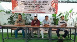 Foto : Panwascam Sucinaraja saat laksanakan kegiatan dokumentasi dan publikasi pemilu 2024