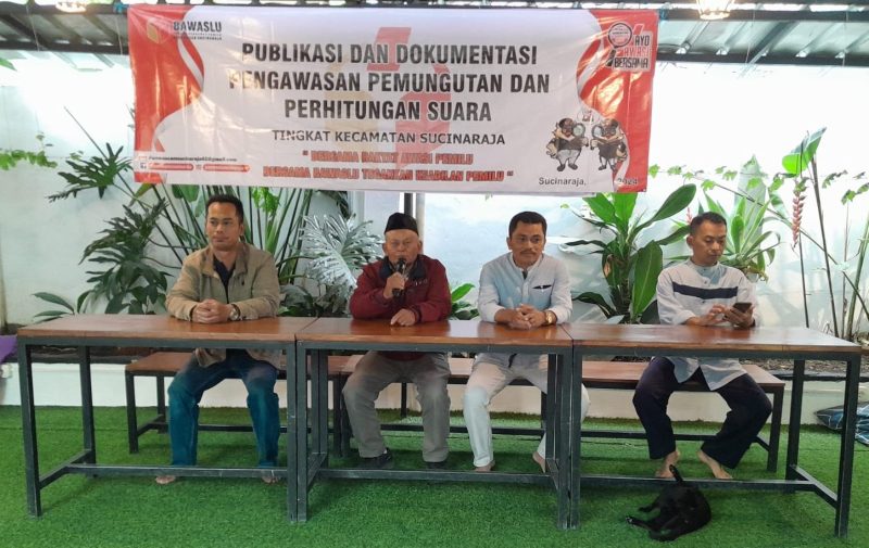 Foto : Panwascam Sucinaraja saat laksanakan kegiatan dokumentasi dan publikasi pemilu 2024