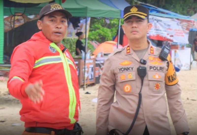 Foto : Kapolres Garut saat lakukan pantauan langsung di pantai selatan garut