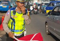 Foto : Kasat lantas Polres Garut Iptu Aang Andi Suhandi, SAP saat atur lalin di jalur One Way