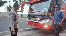 Foto : Salah satu kendaraan rusak akibat bertubrukan di jalur Limbangan-Malngbong