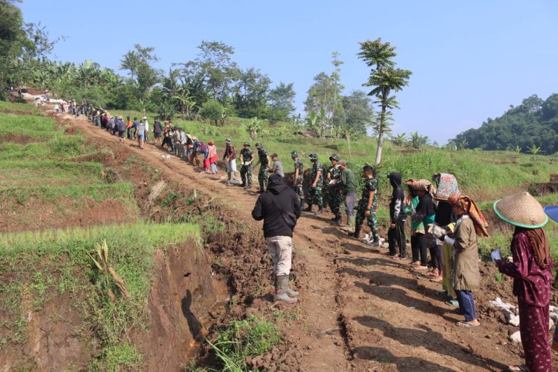 Foto :  Giat TMMD ke 120 tahun 2024 di desa Cintadamai