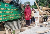 Foto : Rumah Ibu Anah saat Direnovasi TNI