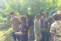 Foto : Kapolsek Wanaraja AKP Abusono, S.H saat di lokasi penemuan bayi