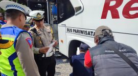 Foto : Kasat Lantas Polres Garut saat Rump Check Bus Pariswisata