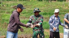 Foto : Danramil 1113/Bayonggbong di lokasi TMMD ke 120 Sukaresmi
