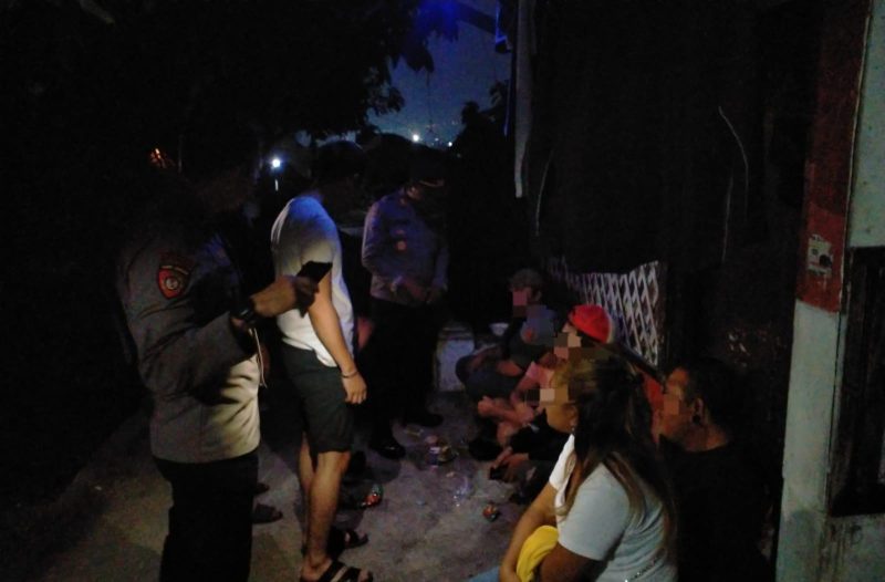 Foto : Penggerebekan sekelompok pemuda lagi pesta miras