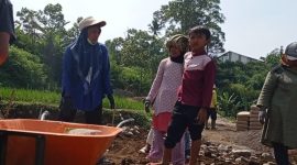 Foto : Rafi Bocah SD Sukaresmi di Lokasi TMMD ke-120