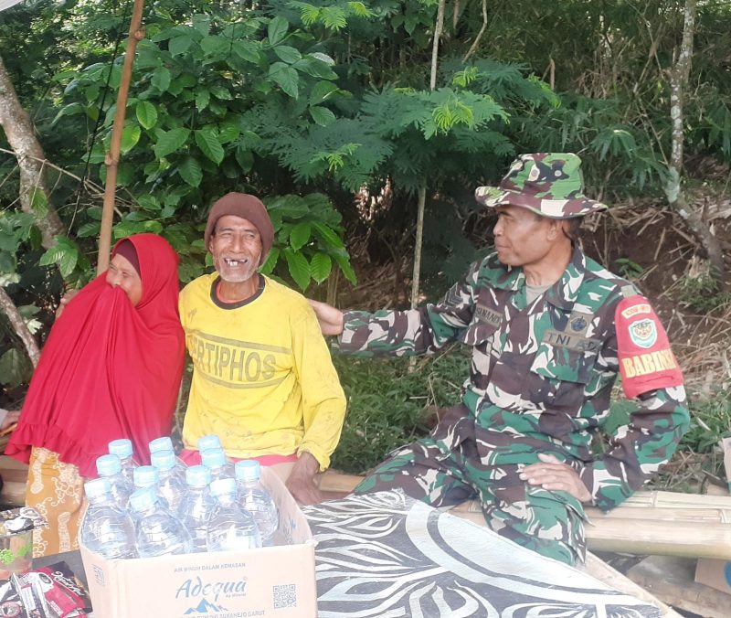 Foto : Kegembiraan warga Desa Cintadamai Sukaresmi di loasi pembangunan jalan
