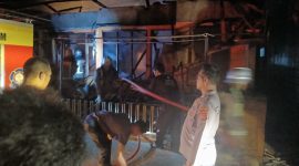 Foto : Kondisi warung milik Pepen dan Iin yang terbakar