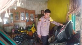 Foto : Rumah enak hancur akibat hantaman motor