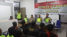Foto : Kapolres Garut saat giat Jum'at Curhat