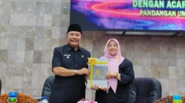 Foto : Pj Bupati Garut Barnas Adjidin hadiri rapat paripurna DPRD Garut